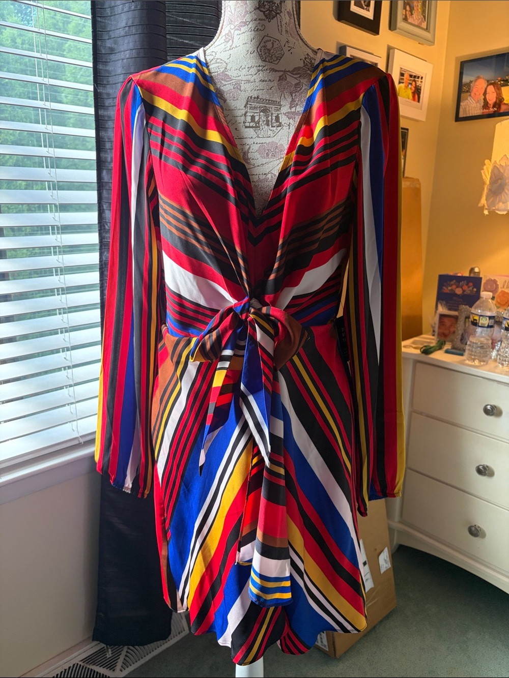 NWT EXpress Striped V-Neck Tie-Waist Women’s Dress in Red Multi